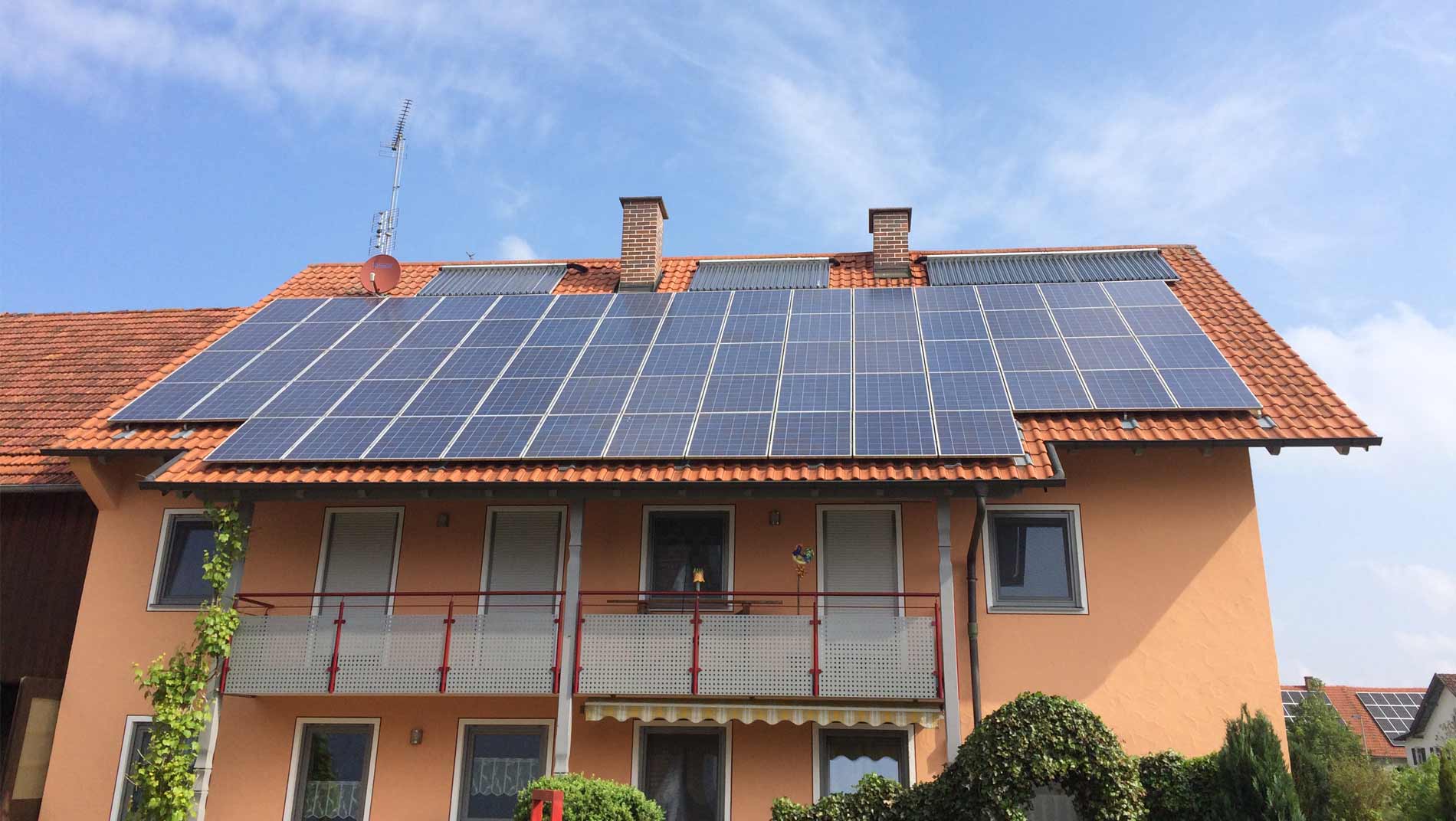 Solar-Haus: Wärme und Solarstrom